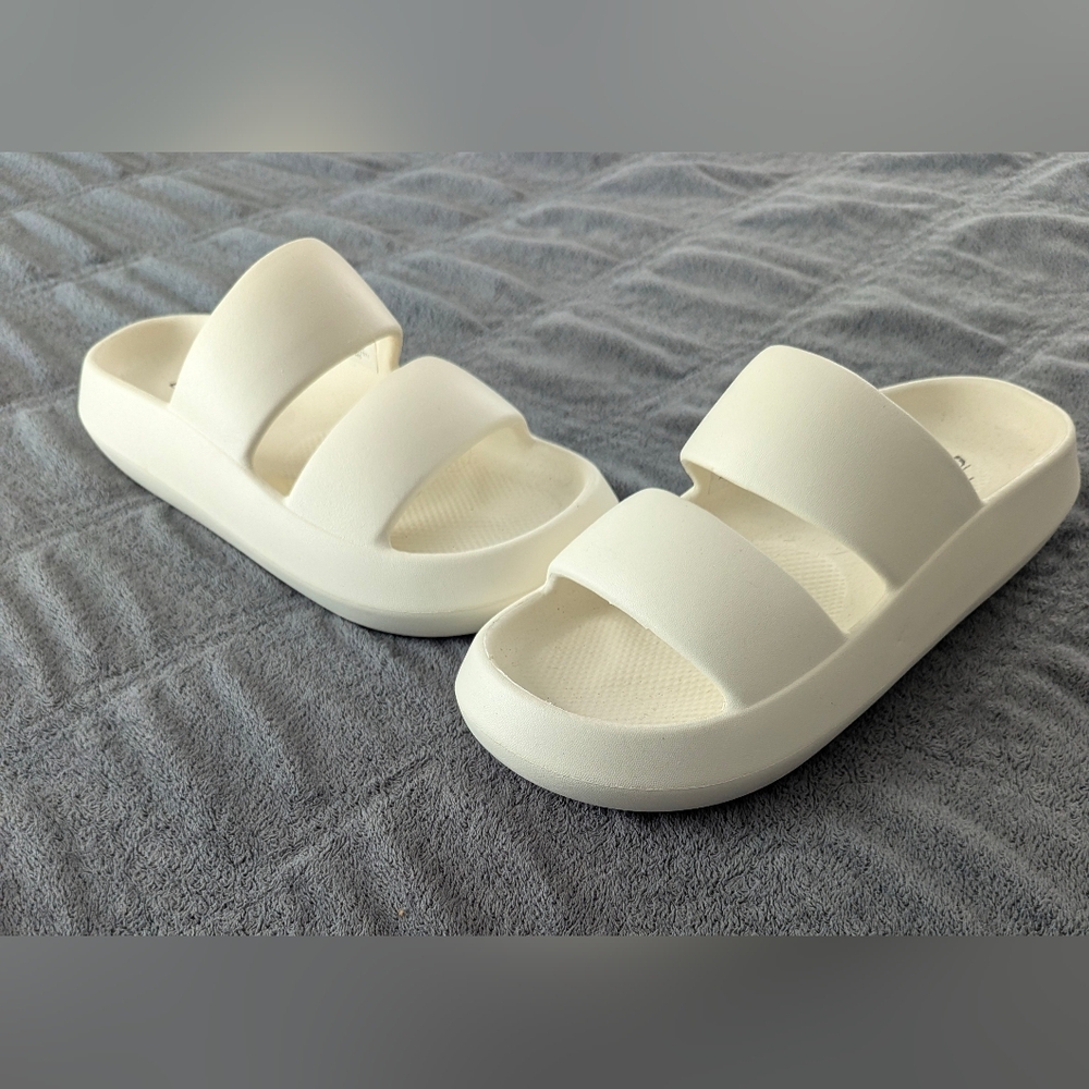 NWOT Crane Slider Sandals